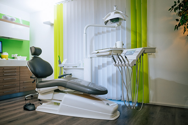 Behandlungszimmer Zahnarztpraxis Dr. Schäffler
